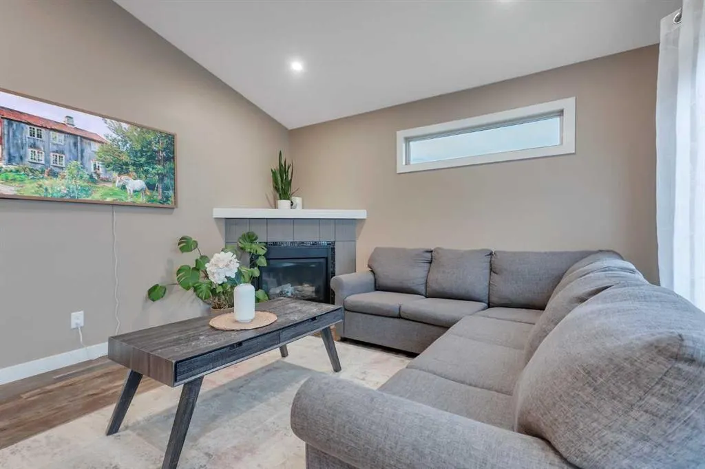 203 Cedar Square