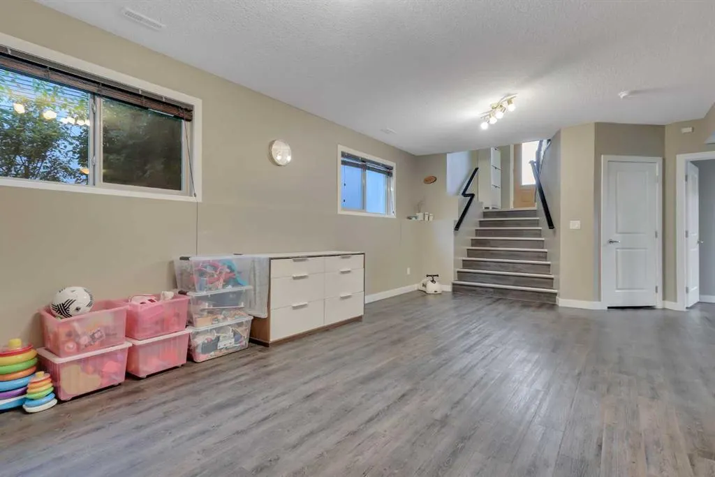 203 Cedar Square
