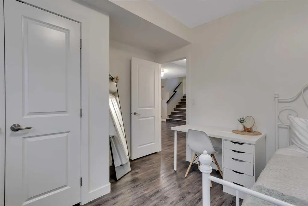 203 Cedar Square