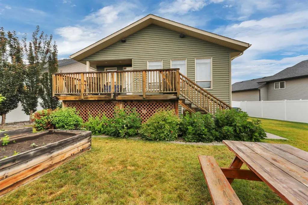 203 Cedar Square