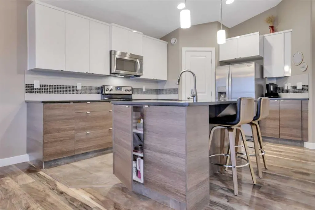 203 Cedar Square