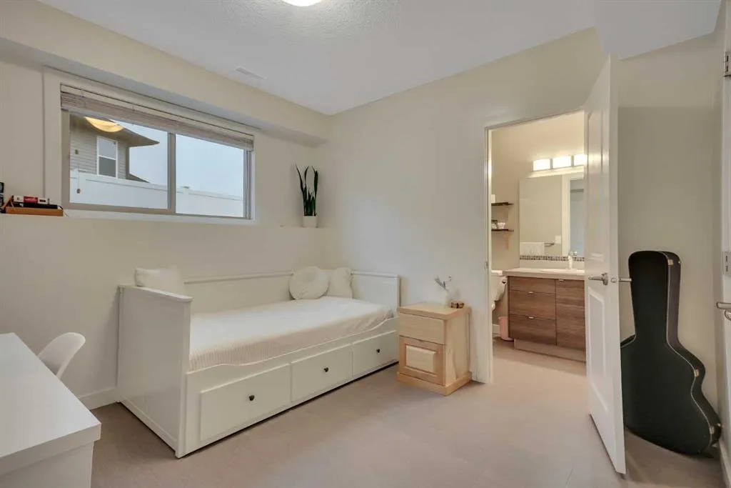 203 Cedar Square