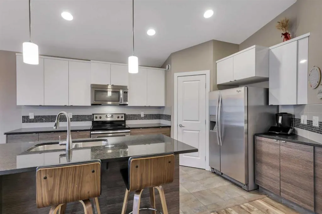 203 Cedar Square