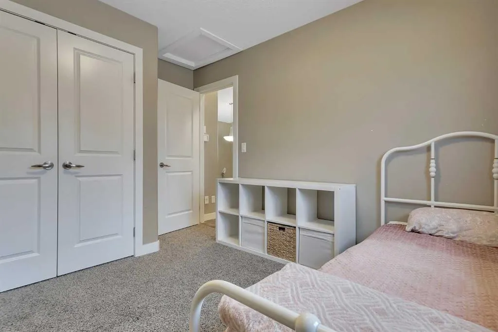 203 Cedar Square