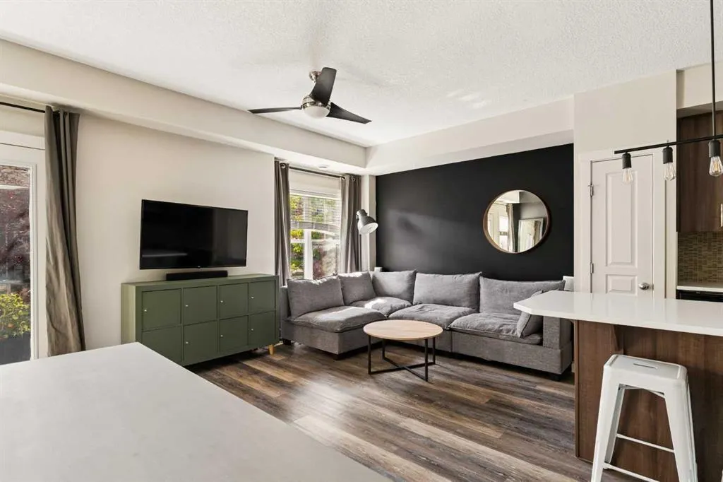 945 Mckenzie Towne Manor SE