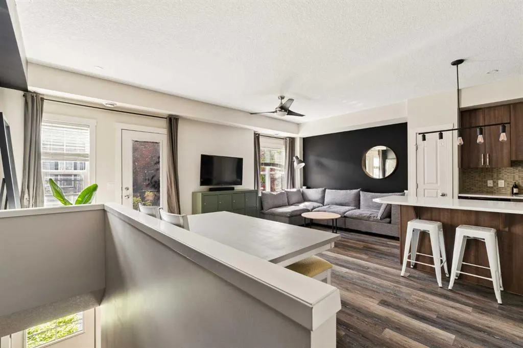 945 Mckenzie Towne Manor SE