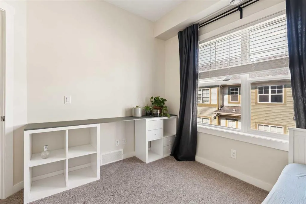 945 Mckenzie Towne Manor SE