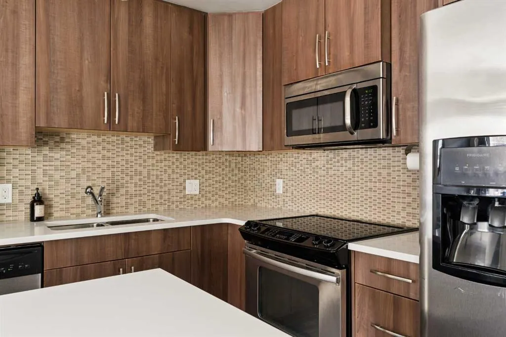 945 Mckenzie Towne Manor SE