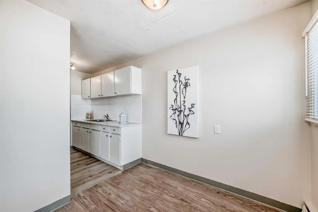 319 2 Avenue #402