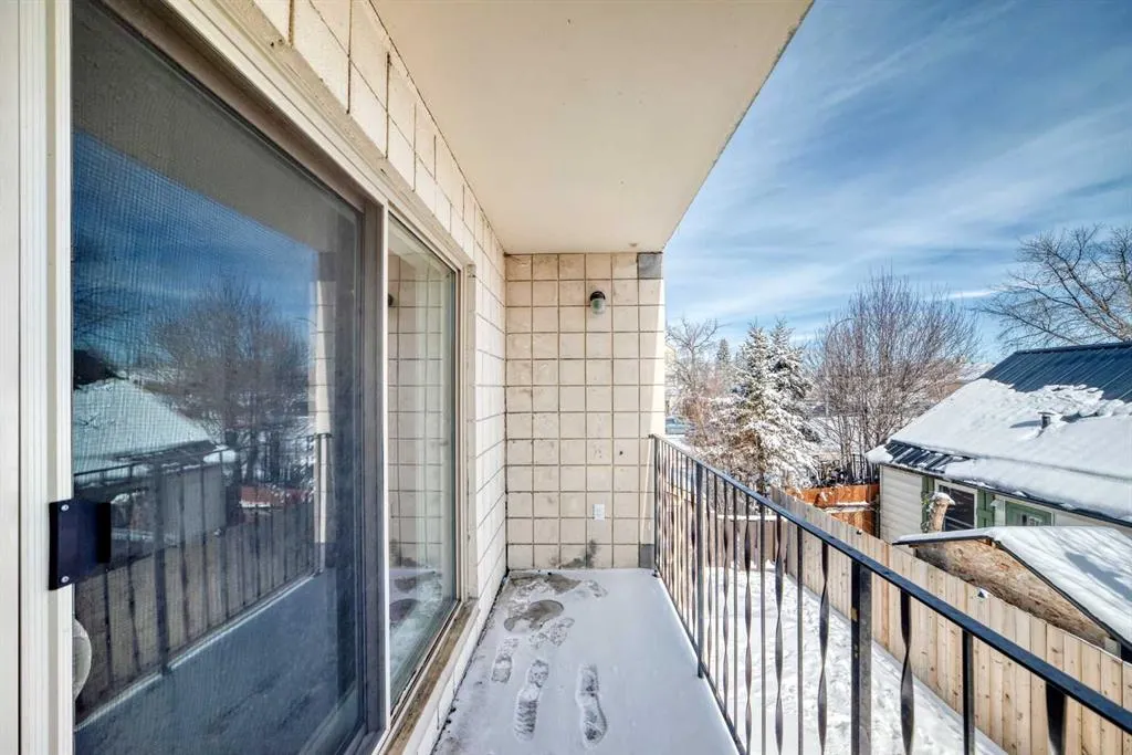 319 2 Avenue #402