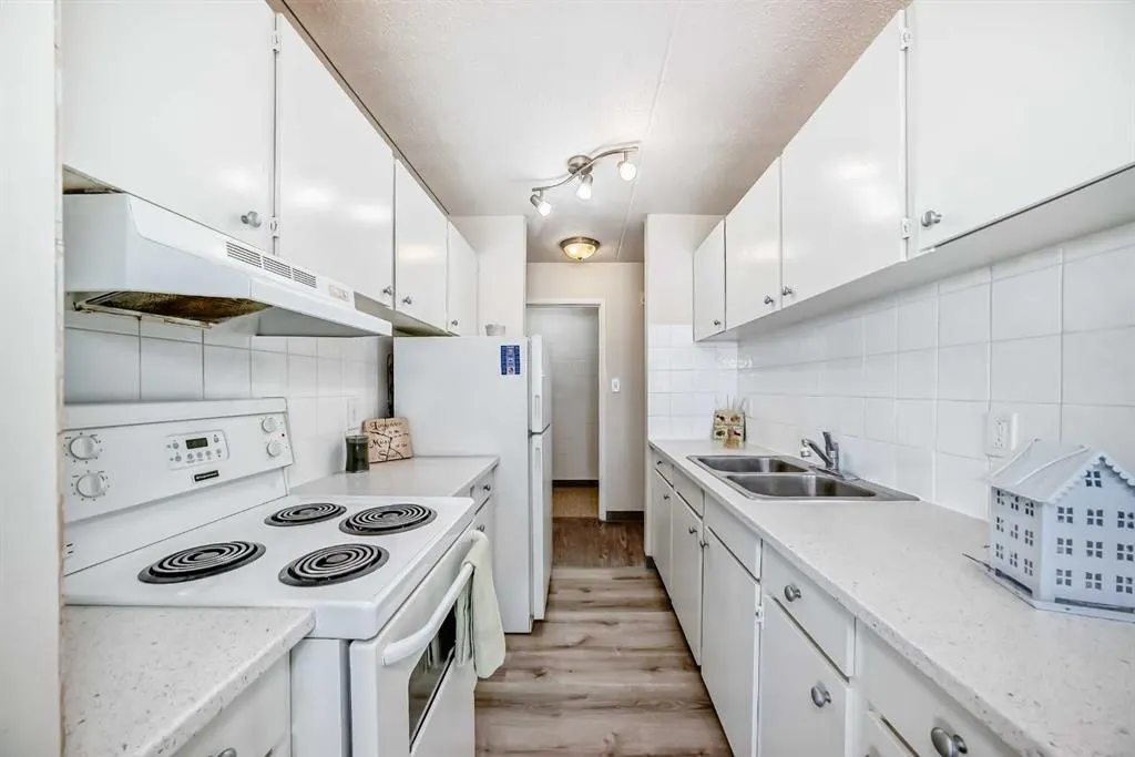 319 2 Avenue #402