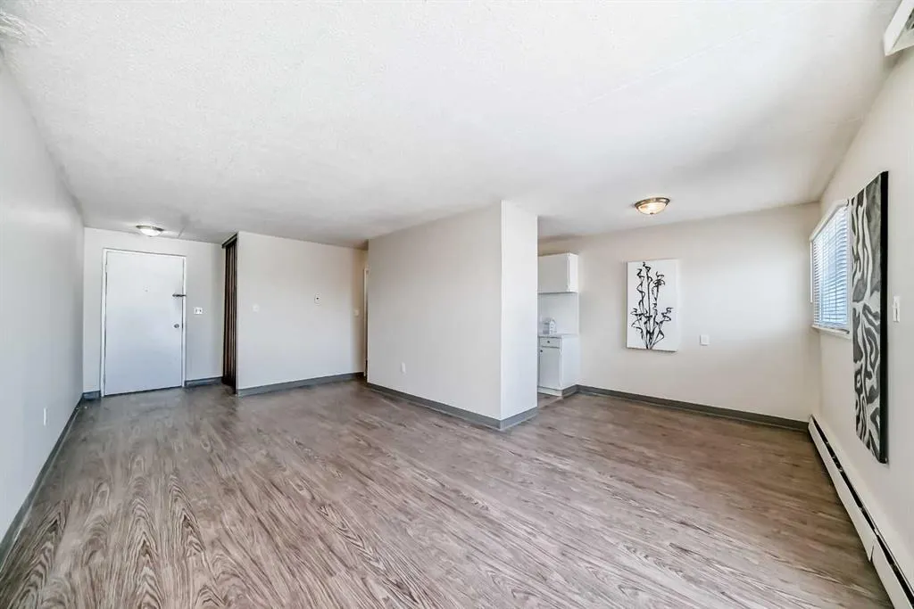 319 2 Avenue #402