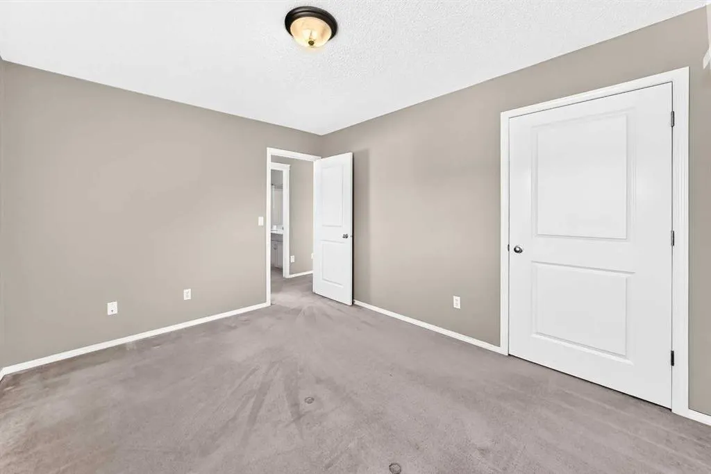 16 Royal Birch Rise NW
