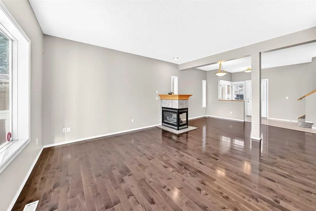16 Royal Birch Rise NW