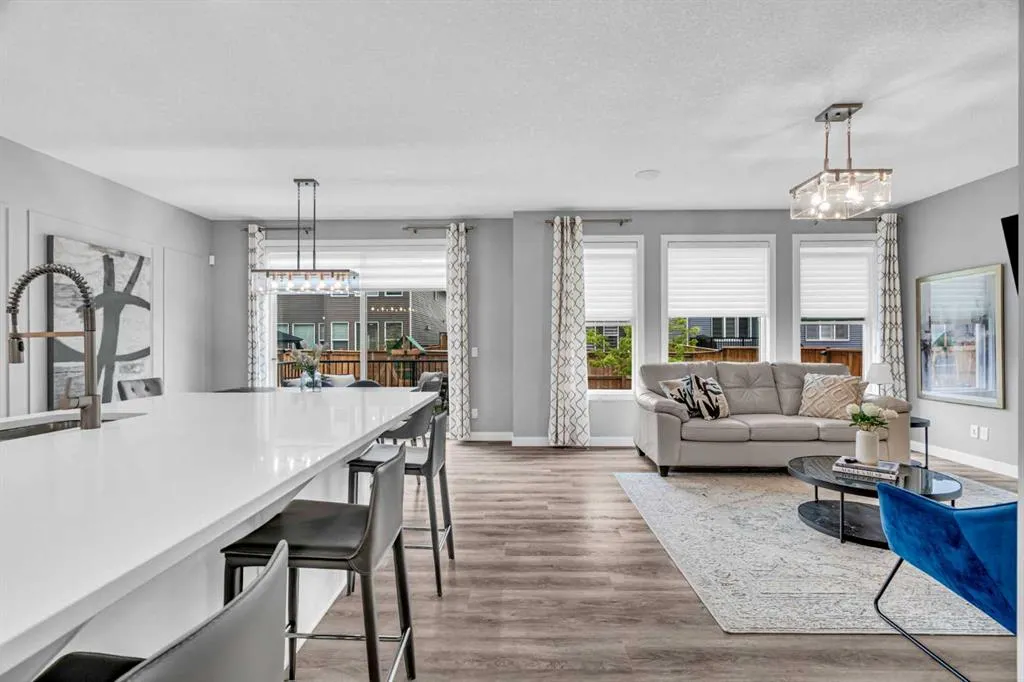 49 Creekside Avenue SW