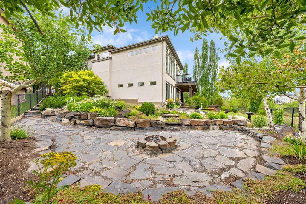 22 Tuscany Estates Crescent NW