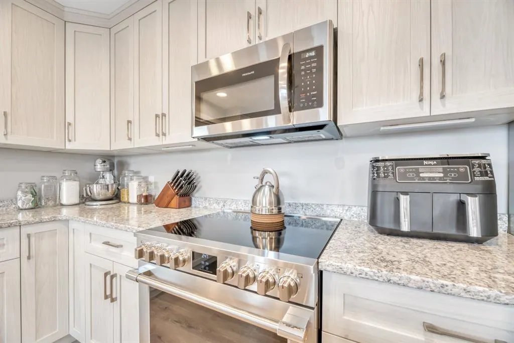 404 1 Avenue SE #407