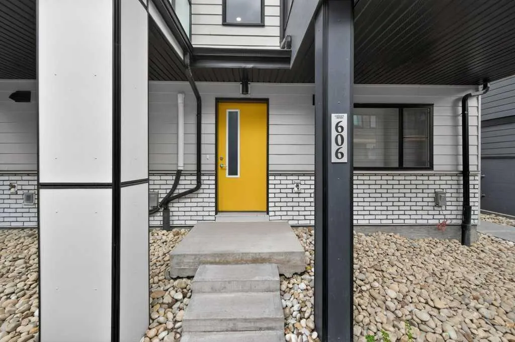 550 Seton Circle SE #606