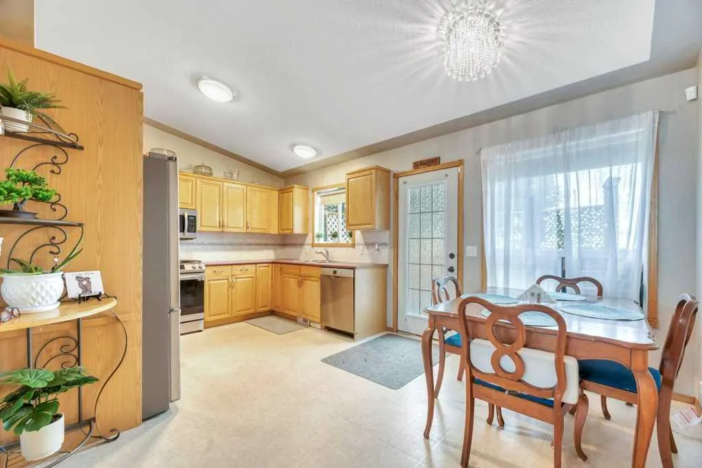 1907 Strathcona Terrace