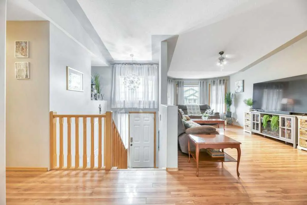 1907 Strathcona Terrace
