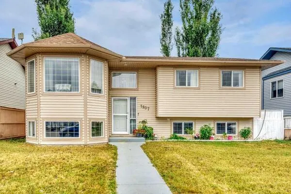 1907 Strathcona Terrace
