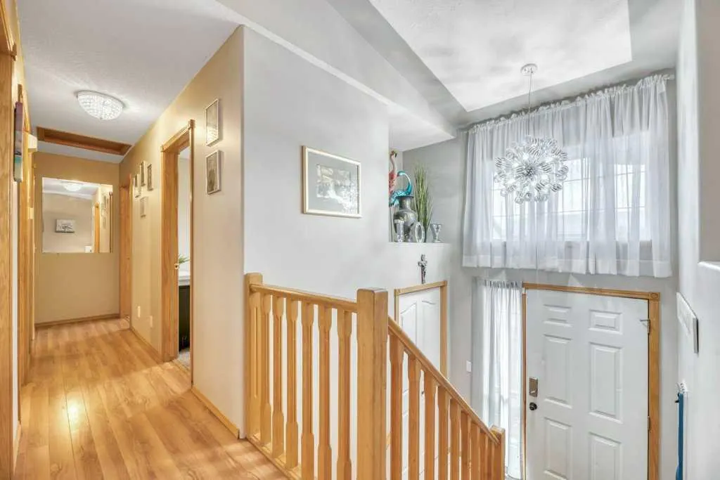 1907 Strathcona Terrace