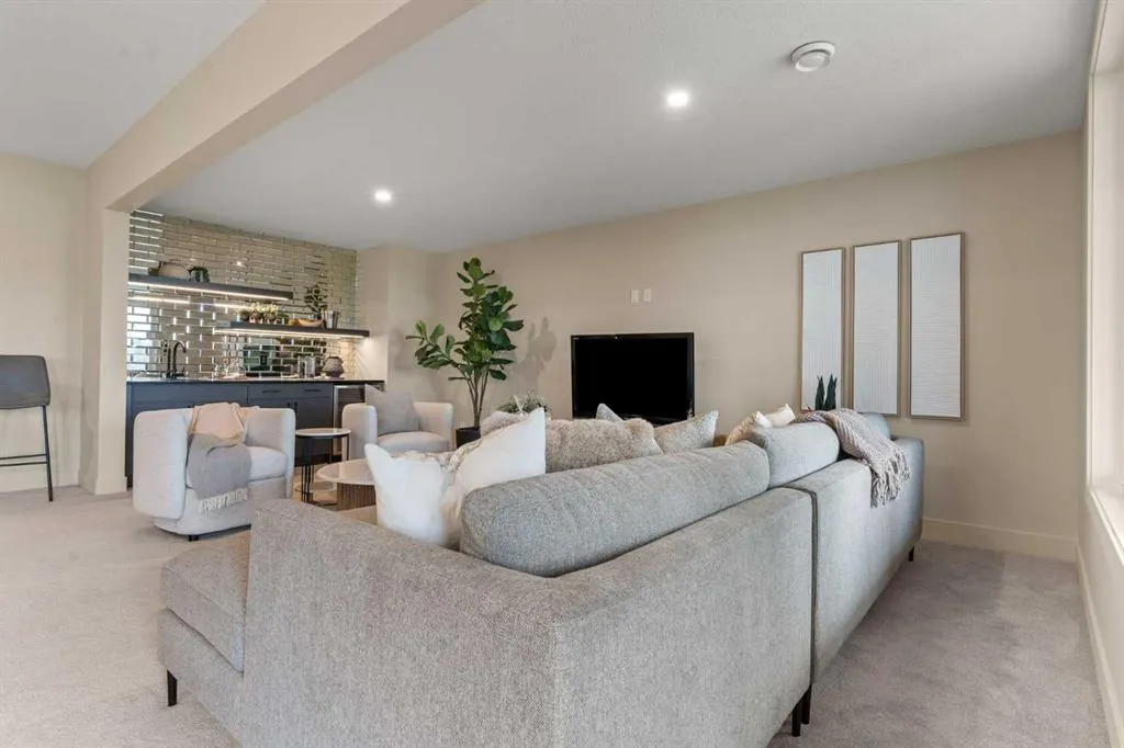 4 Westmount Point