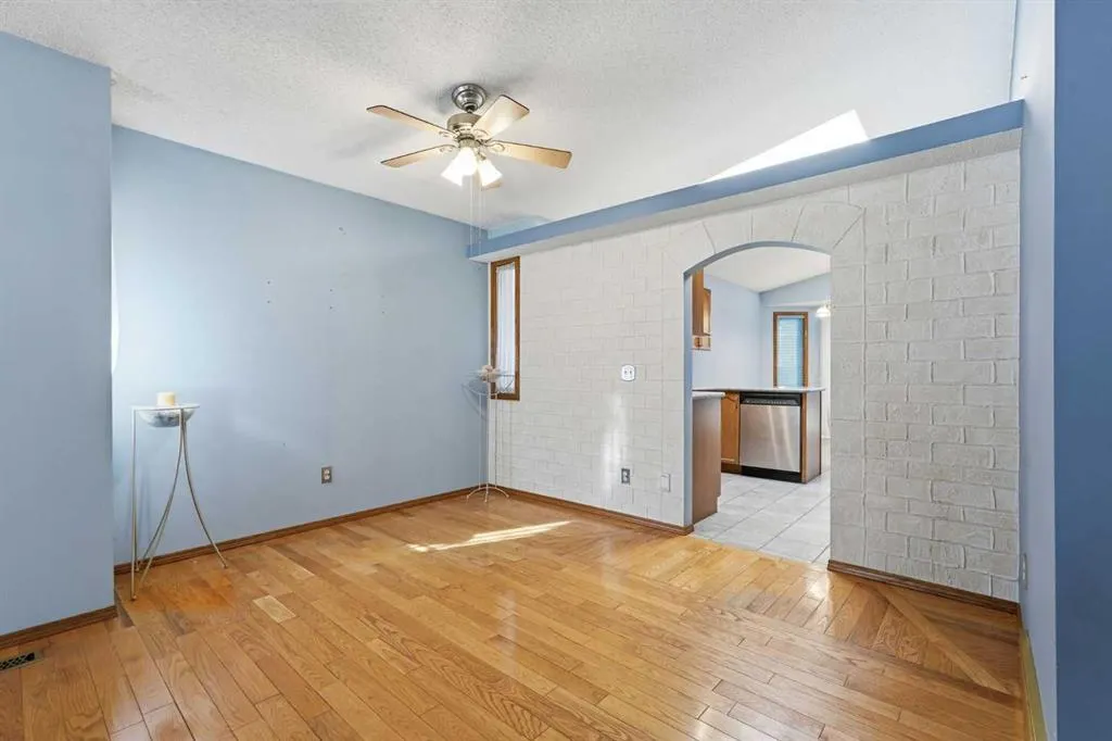 866 Applewood Drive SE