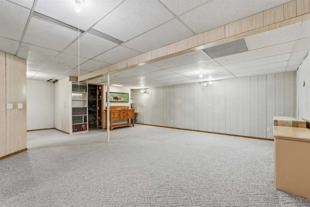 866 Applewood Drive SE