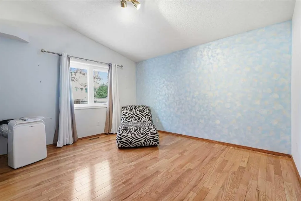 866 Applewood Drive SE