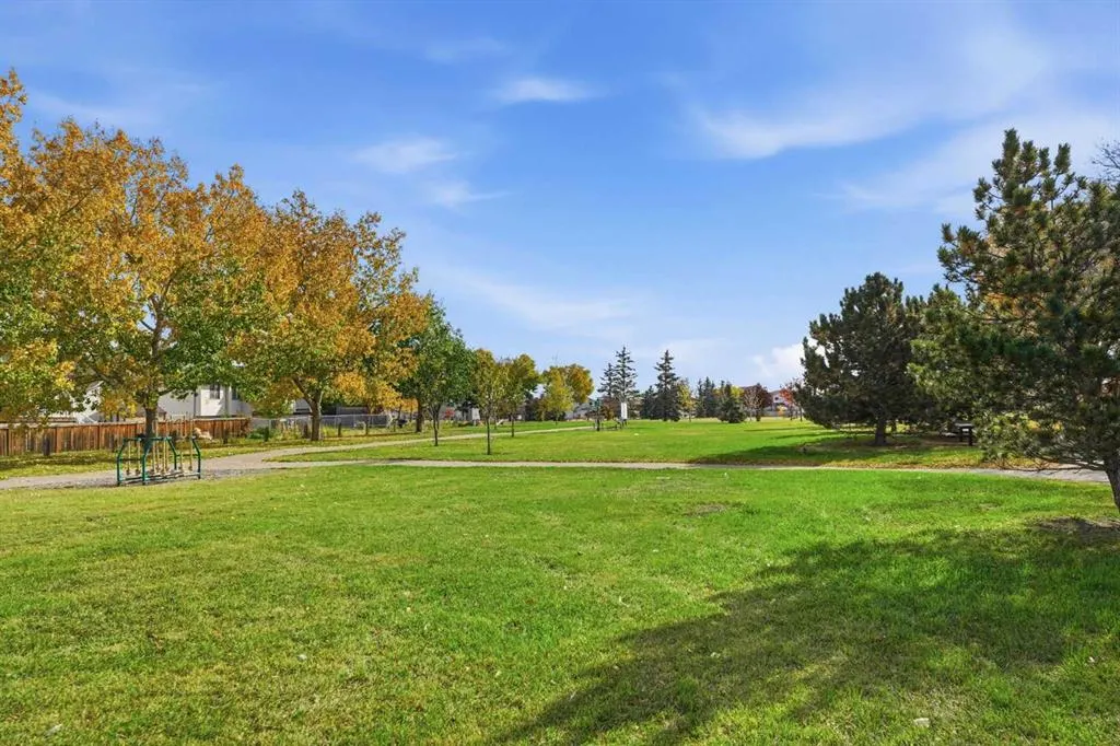 866 Applewood Drive SE