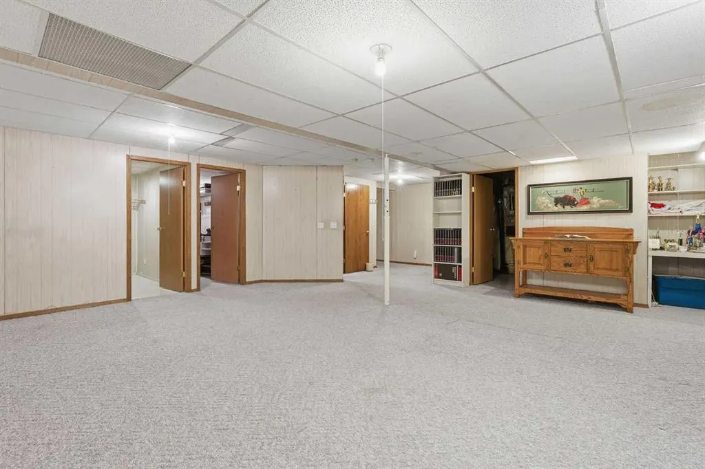866 Applewood Drive SE