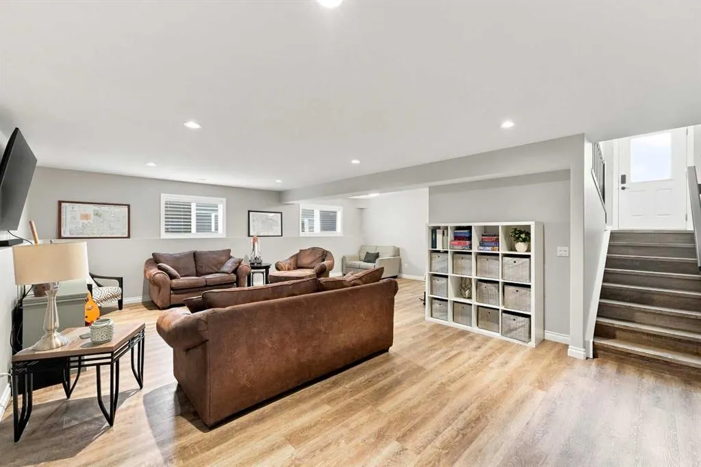 186 Robinson Avenue