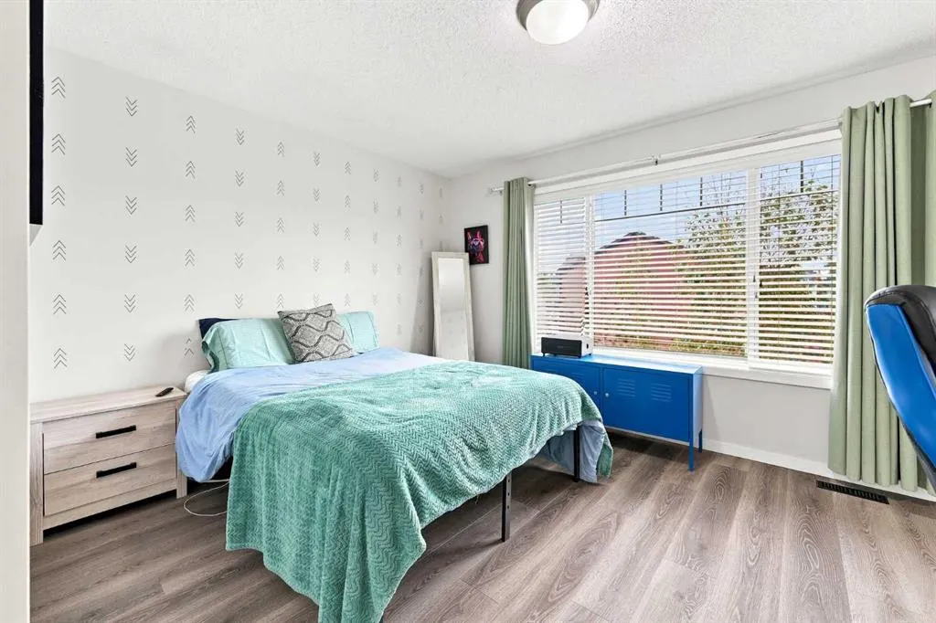 106 Autumn Crescent SE