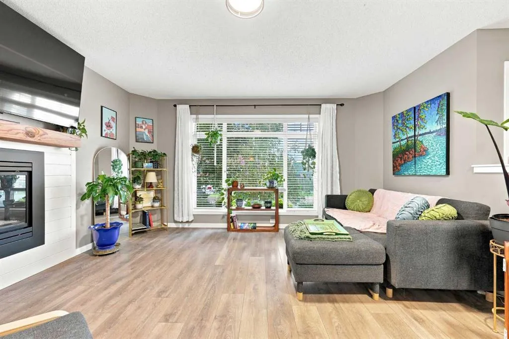 106 Autumn Crescent SE