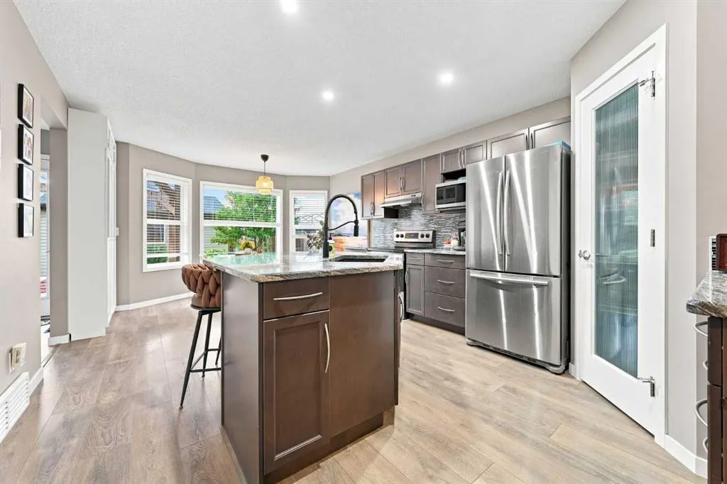 106 Autumn Crescent SE