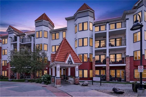 70 Royal Oak Plaza NW