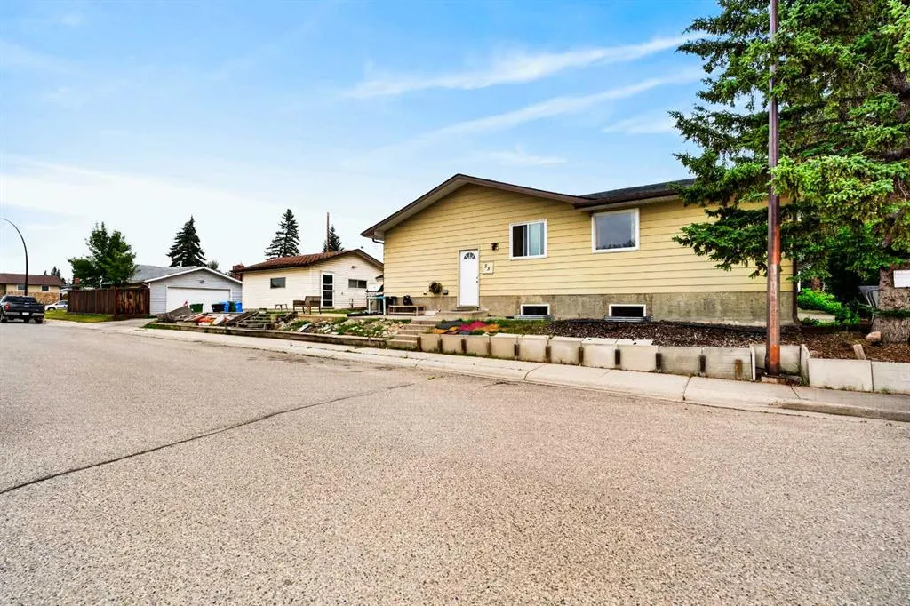 53 Queen Isabella Close SE