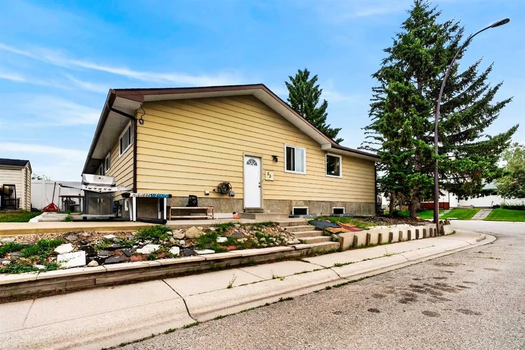 53 Queen Isabella Close SE