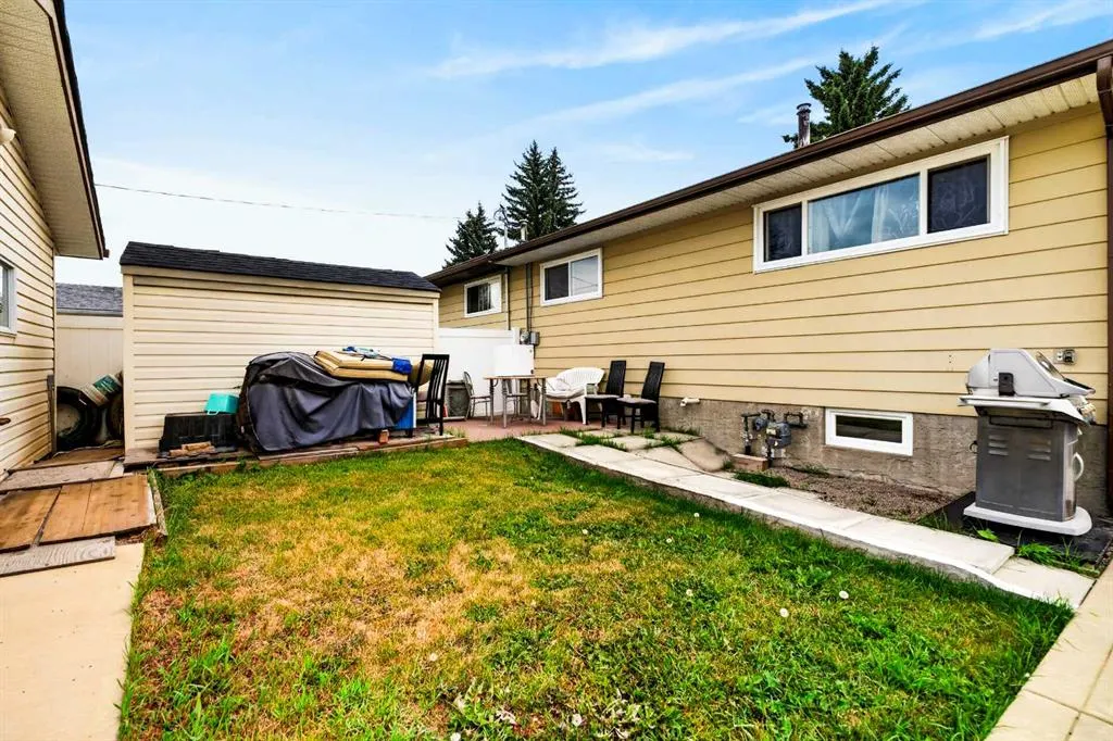 53 Queen Isabella Close SE