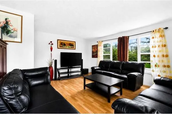 53 Queen Isabella Close SE