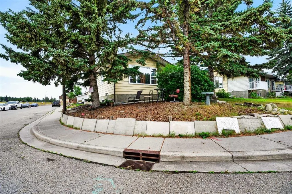 53 Queen Isabella Close SE