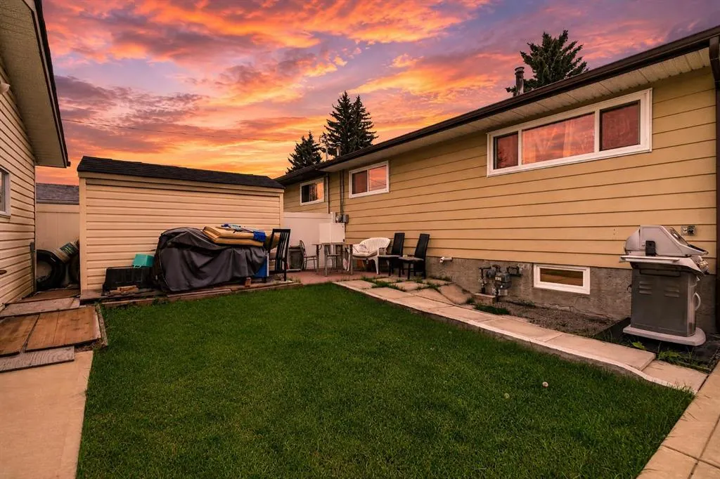 53 Queen Isabella Close SE