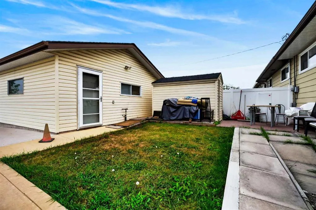 53 Queen Isabella Close SE