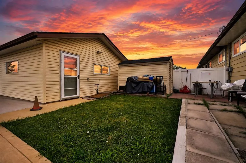 53 Queen Isabella Close SE