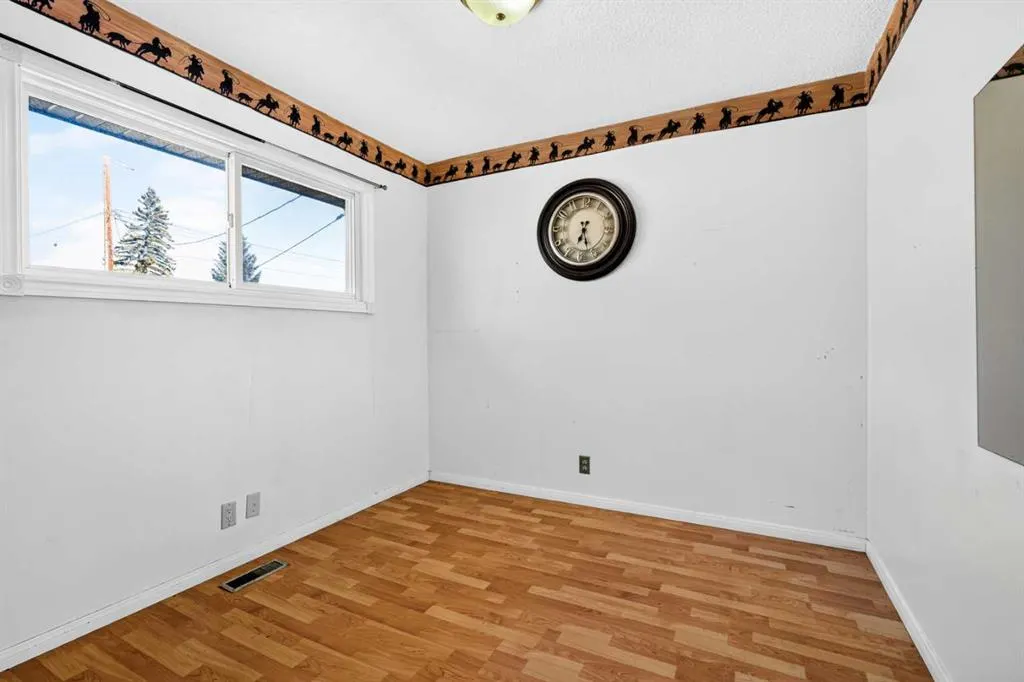 53 Queen Isabella Close SE