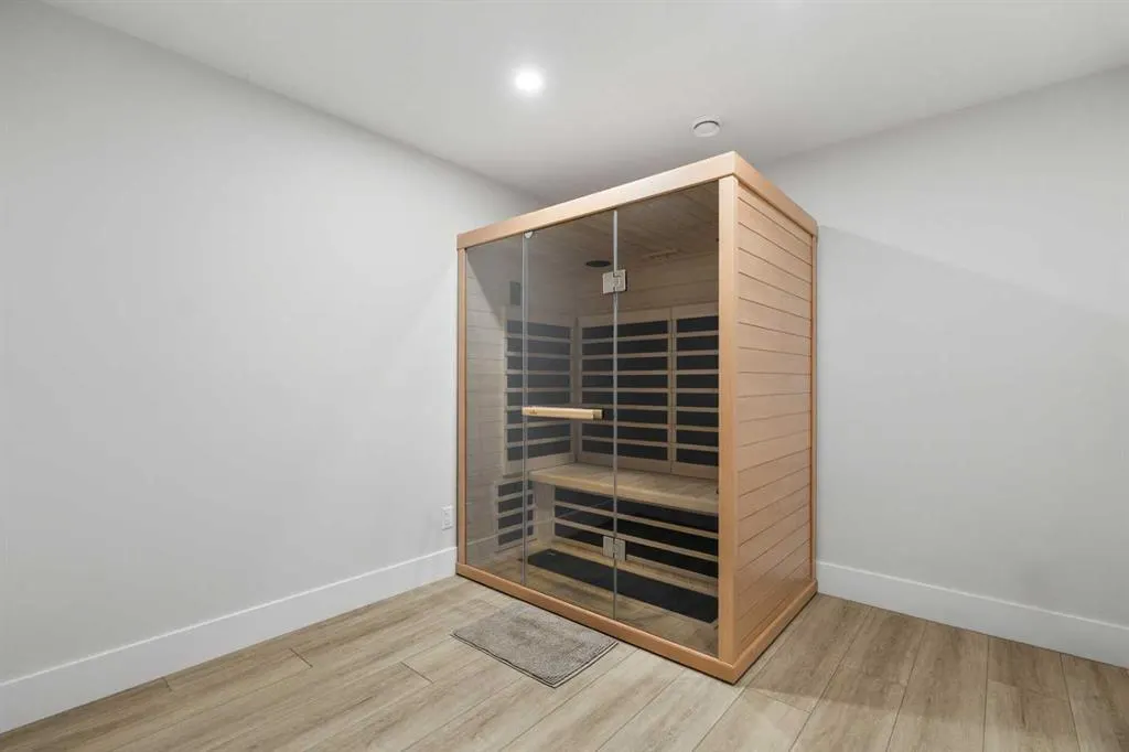 220 Marina Cove SE
