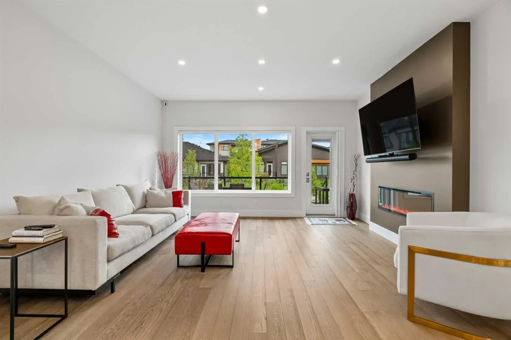 220 Marina Cove SE