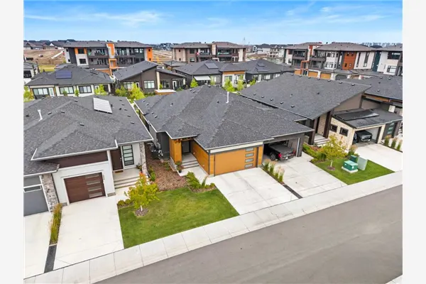 220 Marina Cove SE
