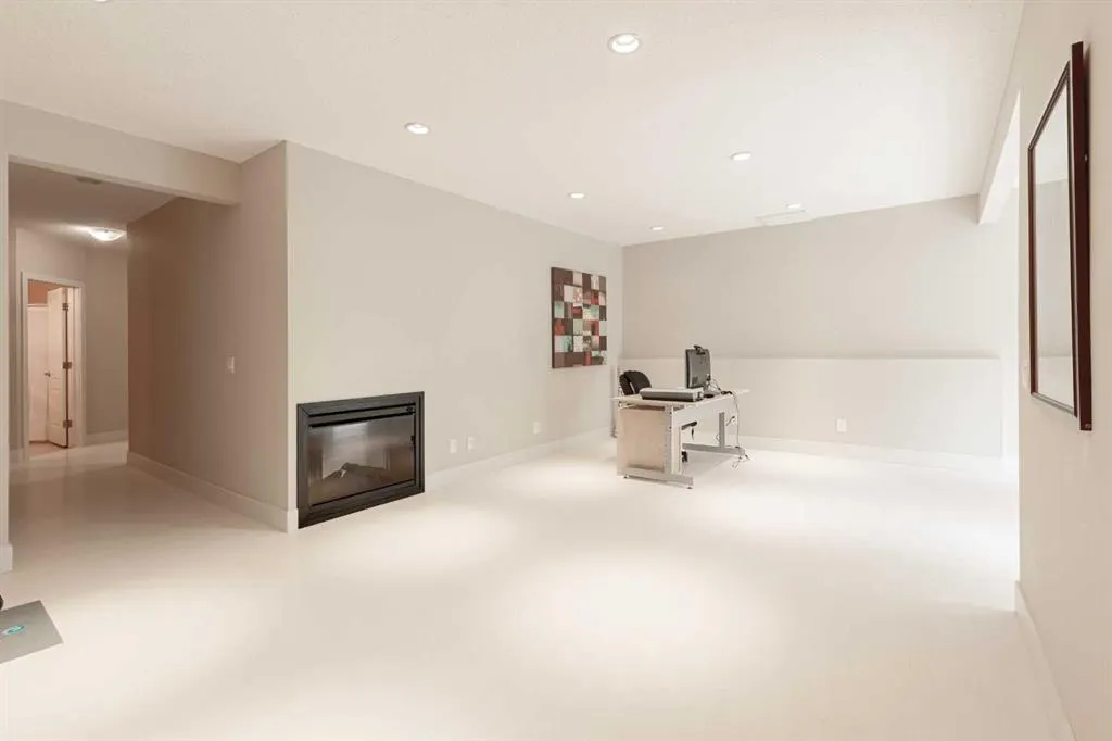 2207 Sirocco Drive SW
